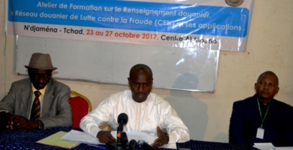 M. ABDOULAYE BARH BACHAR Secrétaire Général du Ministère des Finances et du Budget clôture l’atelier de formation des agents des Douanes tchadiennes sur le Renseignement,  sur le Réseau Douanier de Lutte contre la Fraude et ses applications