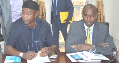 Mme Habiba Sahoulba, Secrétaire d’Etat aux Finances installe Abdoulaye Barh Bachar et DOUMAPI TAINGAM