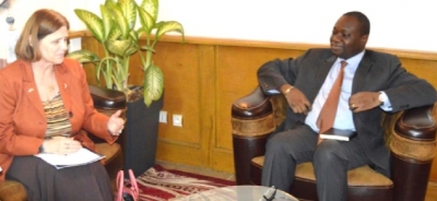 Le Ministre des Finances et du Budget Monsieur MBOGO Ngabo Séli reçoit Madame Joyce W. Namde Chargée d’Affaire de l’Ambassade de USA au Tchad
