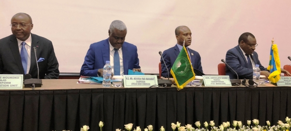 Dr ABDOULAYE SABRE FADOUL, Ministre des Finances et du Budget préside la réunion de F10  