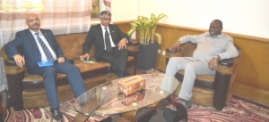 Le Ministre des Finances et du Budget Monsieur MBOGO Ngabo Séli reçoit Son Excellence   DAYANAND Naidoo Ambassadeur de l’Afrique du Sud au Tchad