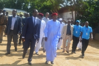 Visite du Ministre des Finances et du Budget et son collègue de l’Administration du Territoire, de la Sécurité et de la Gouvernance locale au bureau des douanes de l’aéroport de Ndjamena.
