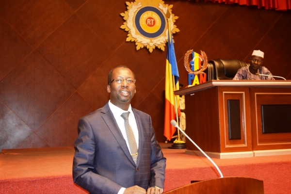 Le Ministre des Finances et du Budget ISSA MAHAMAT ABDELMAMOUT répond aux Députés suite à la question orale avec débats  introduite par le Député DJEDANOUM NEMBA RAYMOND